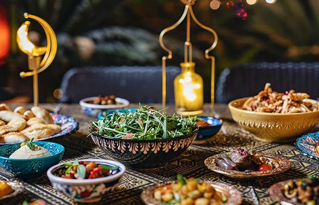 ایده های تزیین سفره افطار برای ماه رمضان / تزیین افطار شیک و لاکچری برای مهمانی