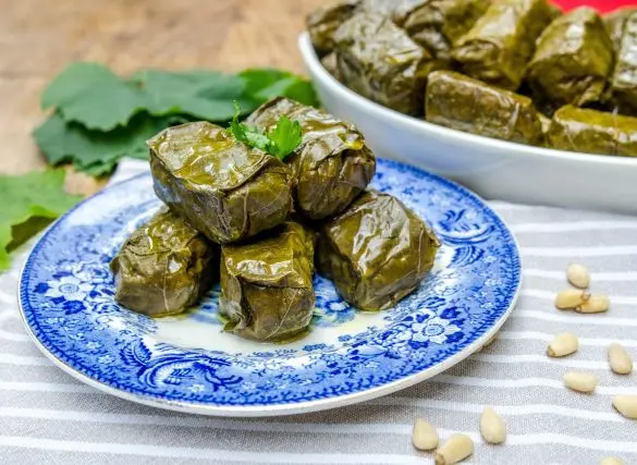  مضرات دلمه برگ مو در بارداری