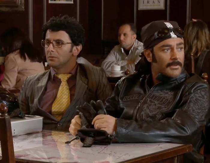 محمدرضا گلزار و امین حیایی در سکانسی از سریال ساخت ایران1