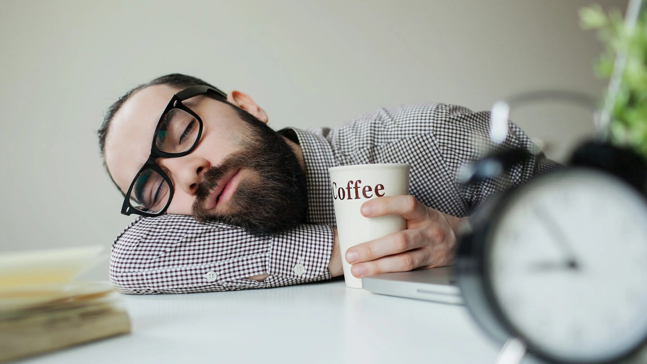 چرا بعد از نوشیدن قهوه کسل و خواب آلود می شوم؟