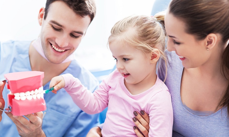 age_that_kids_can_brush_their_teeth_on_their_own