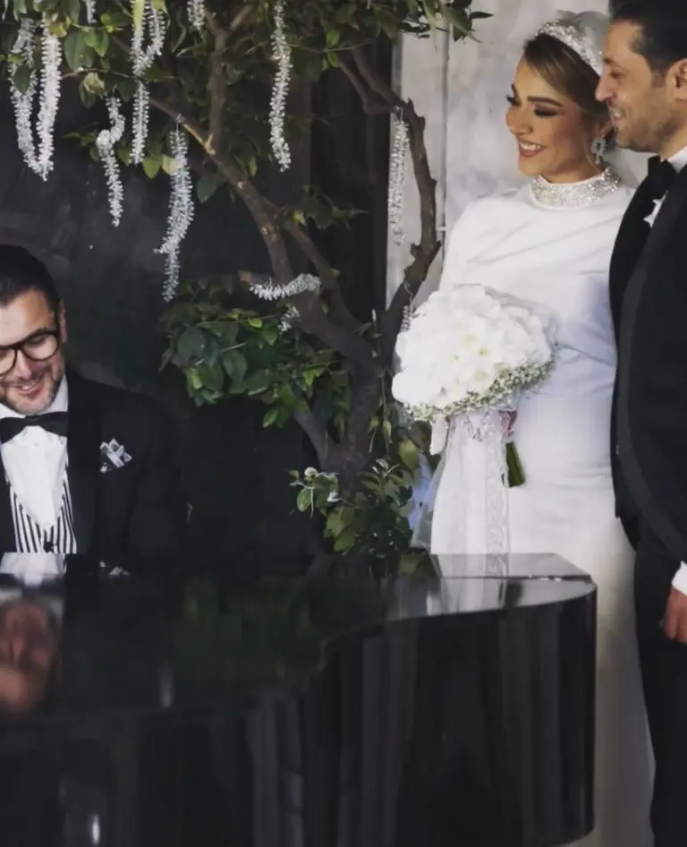 مهرناز دبیرزاده