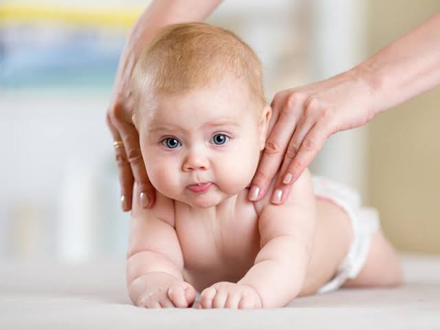 فواید ماساژ نوزاد