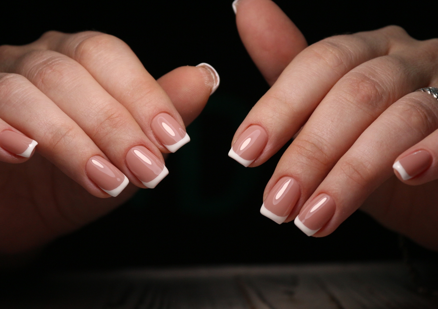 white-minimalist-nail-ideas