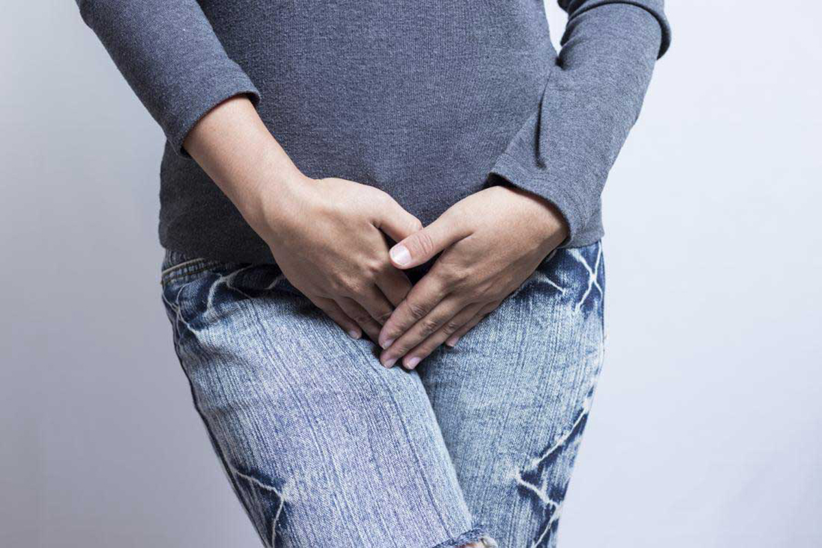 woman-holding-hnds-over-her-crotch-because-of-vulvar-pain