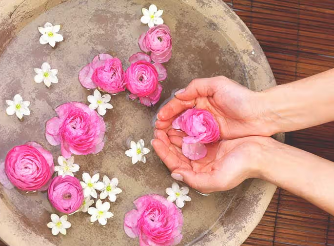 732x549_THUMBNAIL_Rose_Water_Benefits_and_Uses_jpg_732×549_10_14