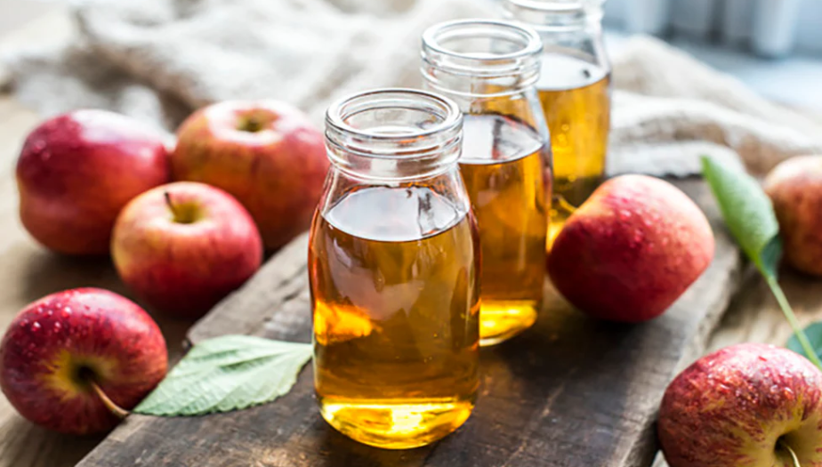 fresh_apple_juice_close_up_shot_53876_65292_jpg_1024×600_09_29_2024