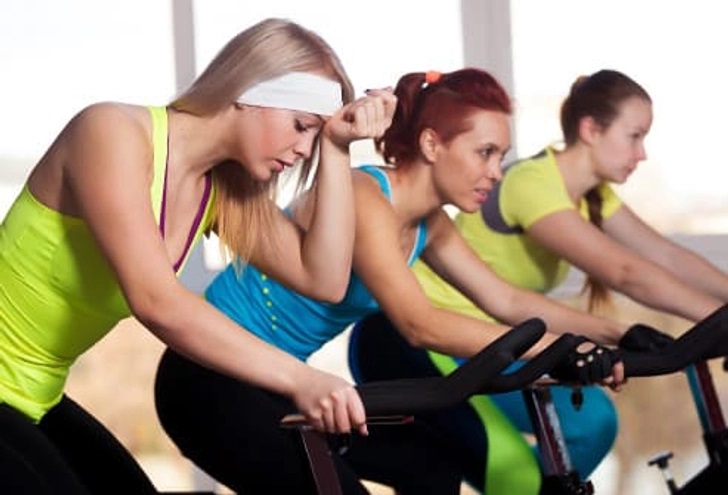 493ss_rf_thinkstock_woman_feeling_dizzy_on_cycle_in_sports_club