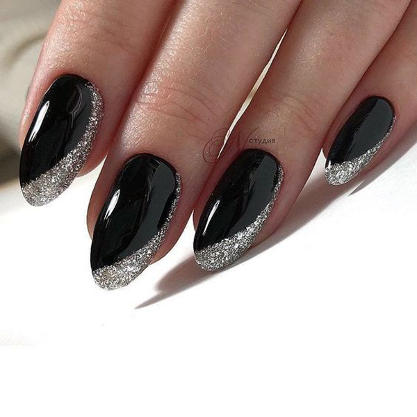 black-and-silver-nail-model-4