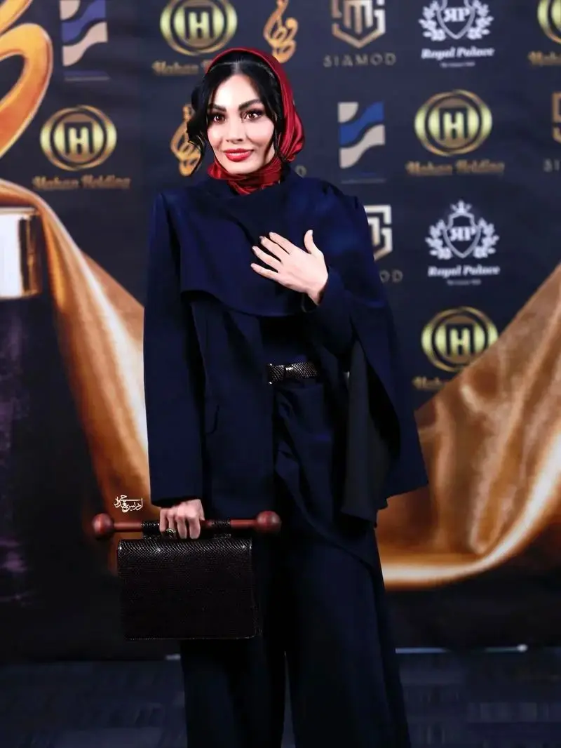 صحرا اسداللهی 