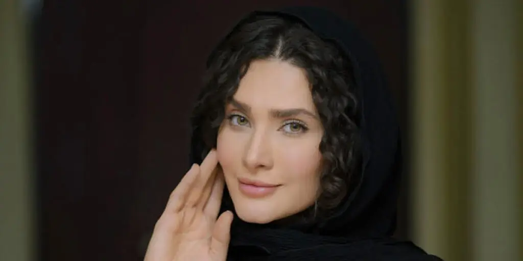 پیراهن رنگارنگ ساناز سعیدی