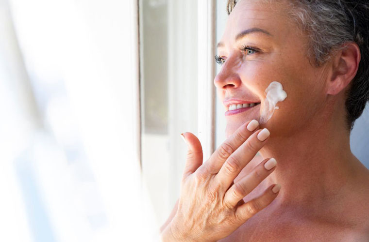 8 ماده ضروری برای مراقبت از پوست برای سنین میانسالی