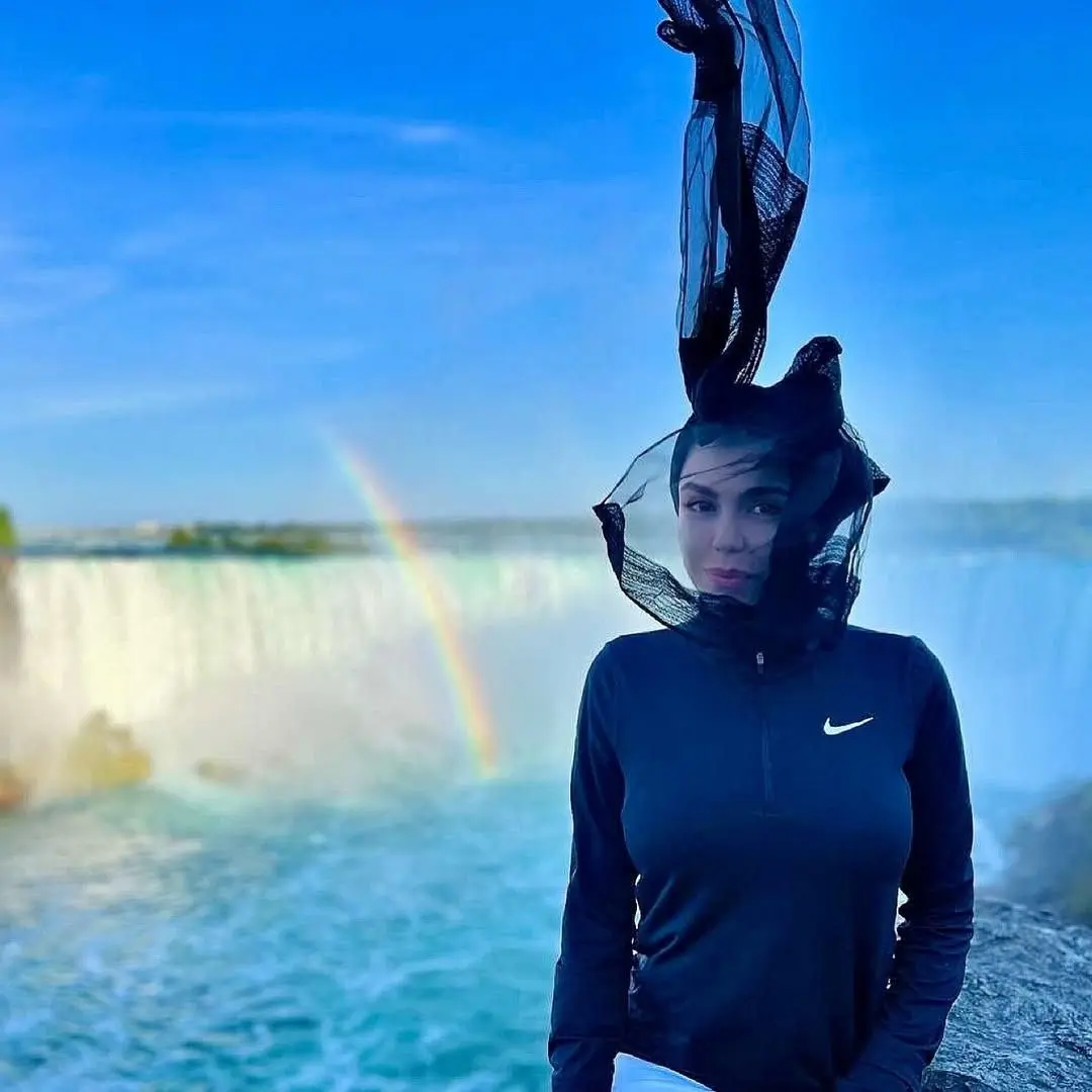 آزاده زارعی 