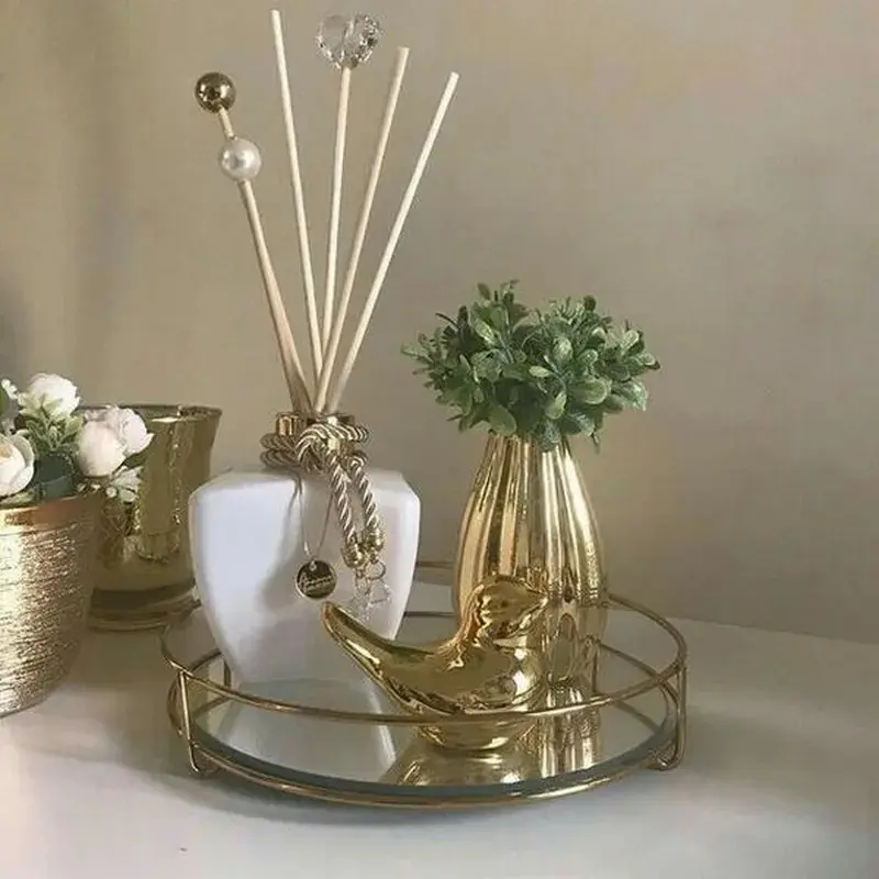 decorative-tray-on-the-table-8