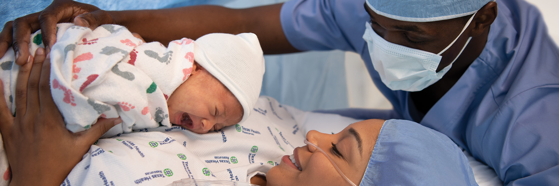 Header-Couple-Newborn-Baby-Hospital-Bed-2