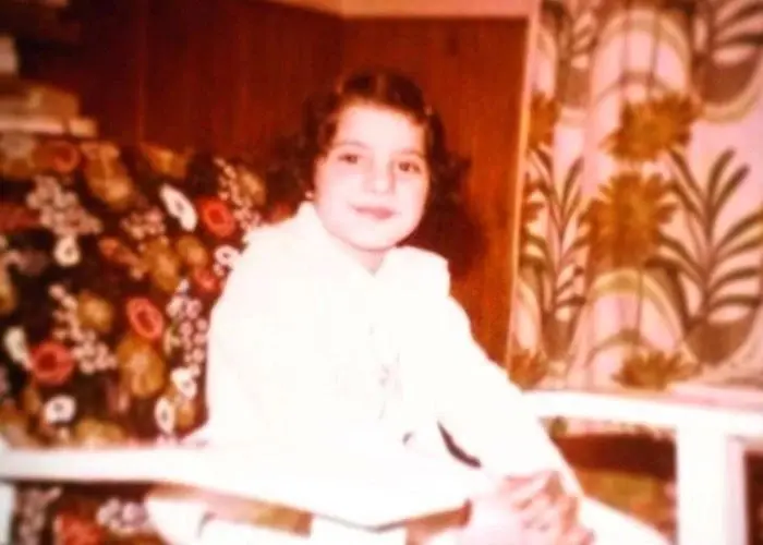 روشنک عجمیان