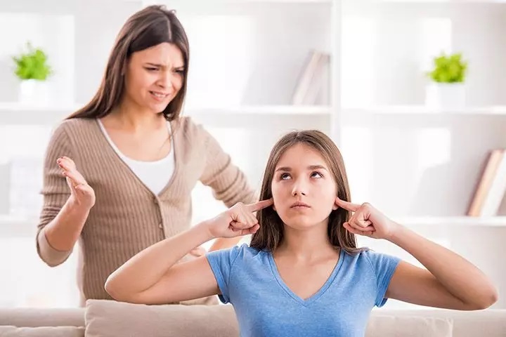 رفتار اشتباه والدین که باعث ایجاد احساس بدبختی در نوجوانشان میشود