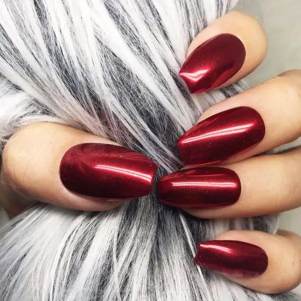 red-chrome-nail-model-2