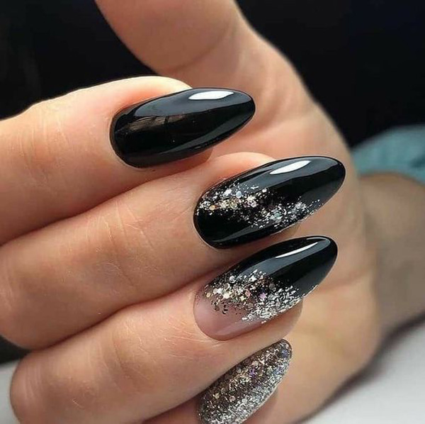 black-and-silver-nail-model-1