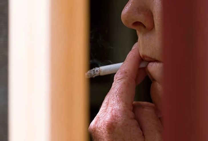 493ss_thinkstock_rf_mature_man_smoking