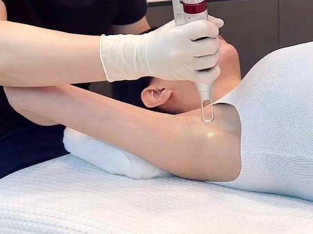 راهکارهای رفع تیرگی زیر بغل