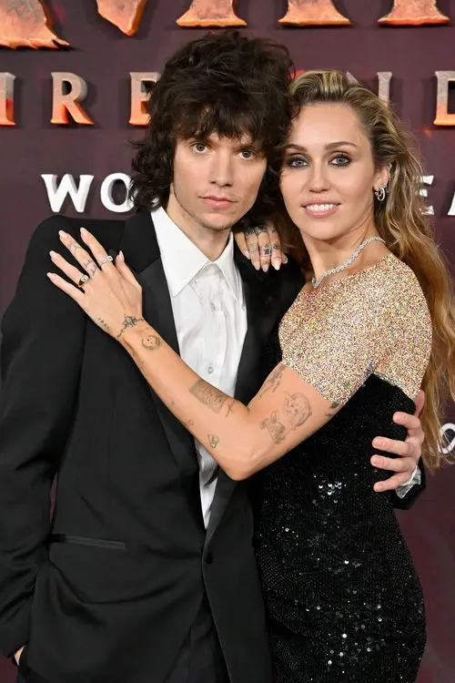 مایلی سایرس و نامزدش