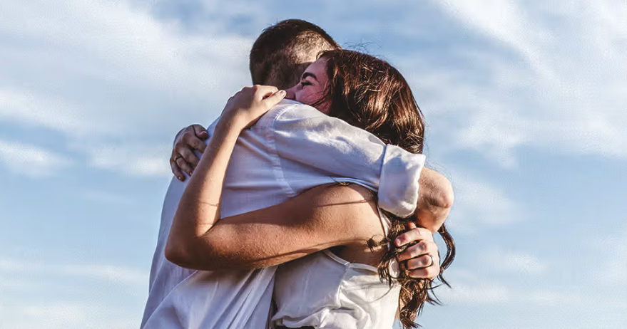 man_woman_hugging_1200x628_facebook_1200x628_jpg_1200×628_10_22