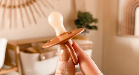 How_to_Clean_and_Sanitize_Your_Itzy_Soother_Natural_Rubber_Pacifier_Tips_and_FAQs2_480x480-png-480×270--11-19-2024_12_38_PM