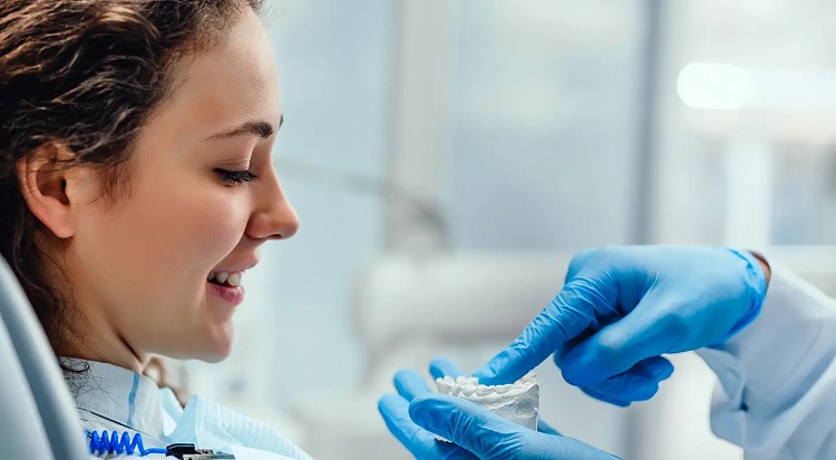 Dental-paradiso-Aesthetic-and-functional-benefits-of-orthodontic-treatment-orthodontics-women-checking-dental-mold-featured-image