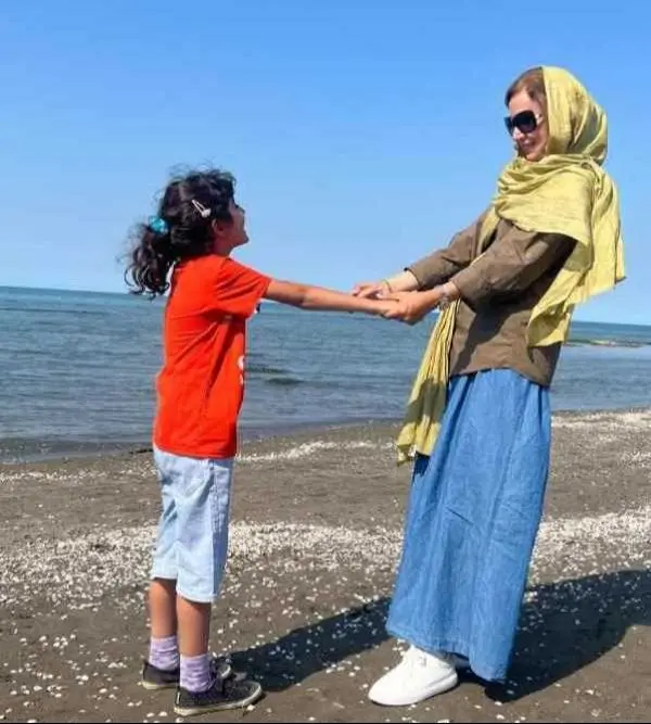 شبنم قلی‌خانی