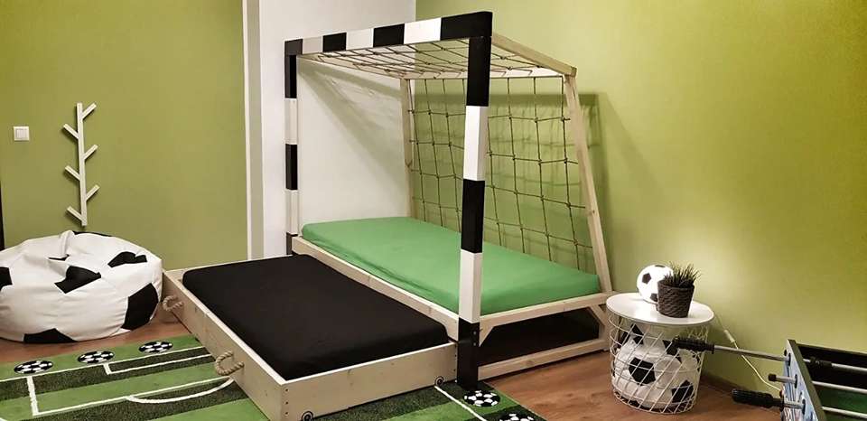 Boys-bedroom-with-football-goal-bed_11zon