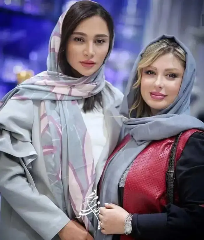  نیوشا ضیغمی و خواهرش