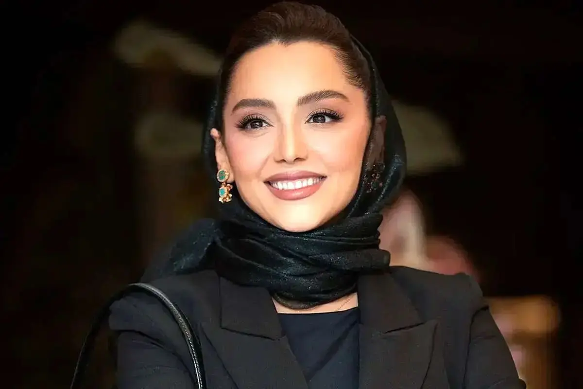  نازنین بیاتی