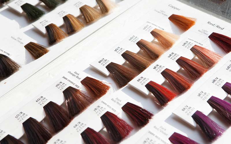 آموزش رنگ کردن مو در خانه + راهنمای گام‌به‌گام