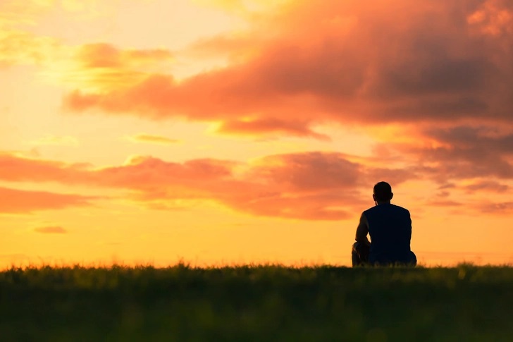 1800ss_getty_rf_man_watching_sunset