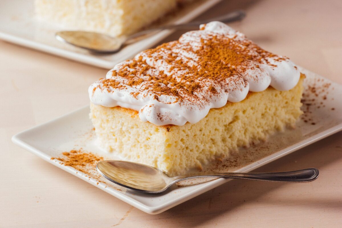 دستور پخت «کیک سه شیر»، خوشمزه ترین کیک خیس کافی شاپی