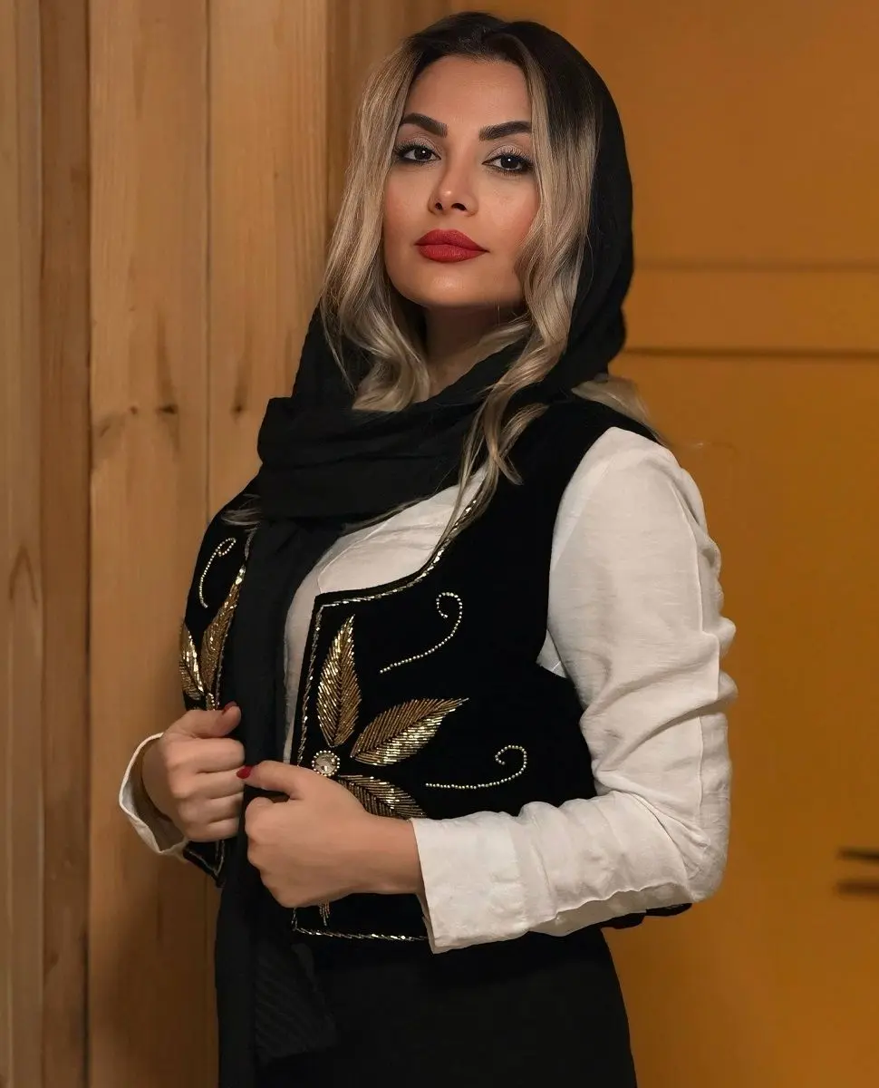 مونا فائزپور