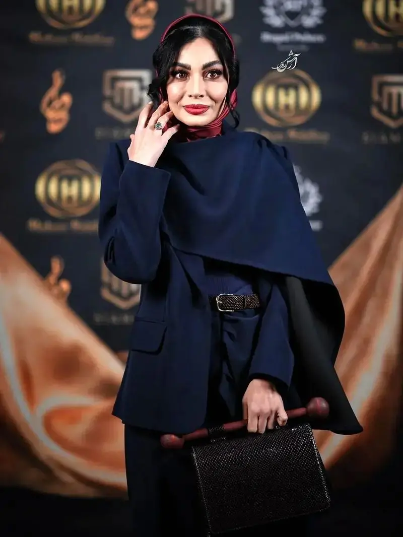 صحرا اسداللهی 