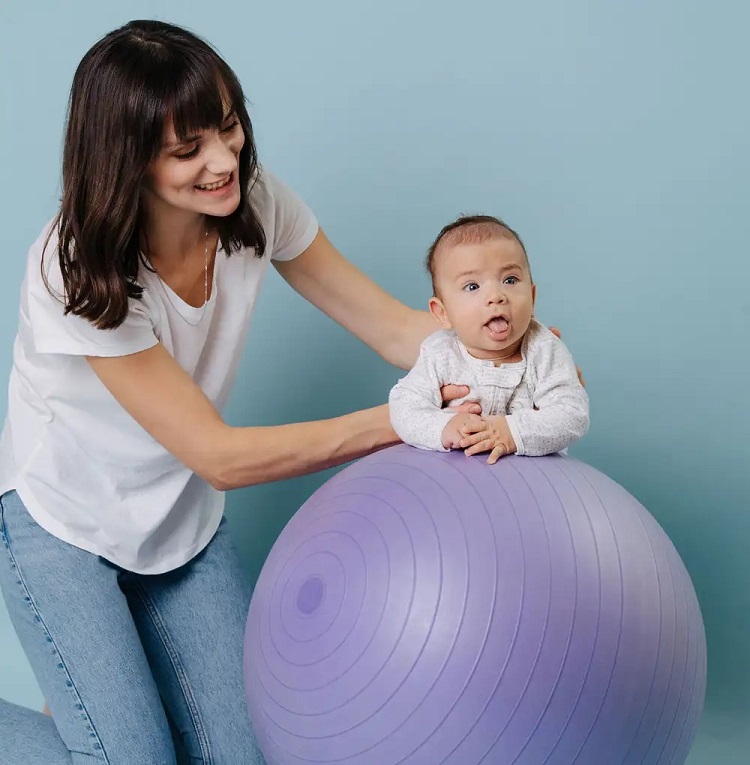 تمرینات مفید کاردرمانی برای گردن گرفتن نوزاد