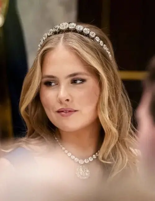 تاج های سلطنتی