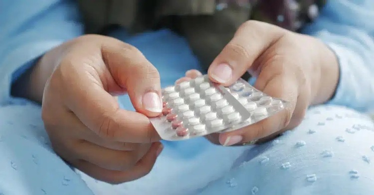 woman-holding-birth-control-pills-1024x536