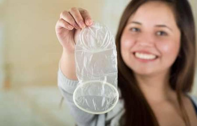 تفاوت کاندوم های زنانه و مردانه! کدام انتخاب بهتر است؟