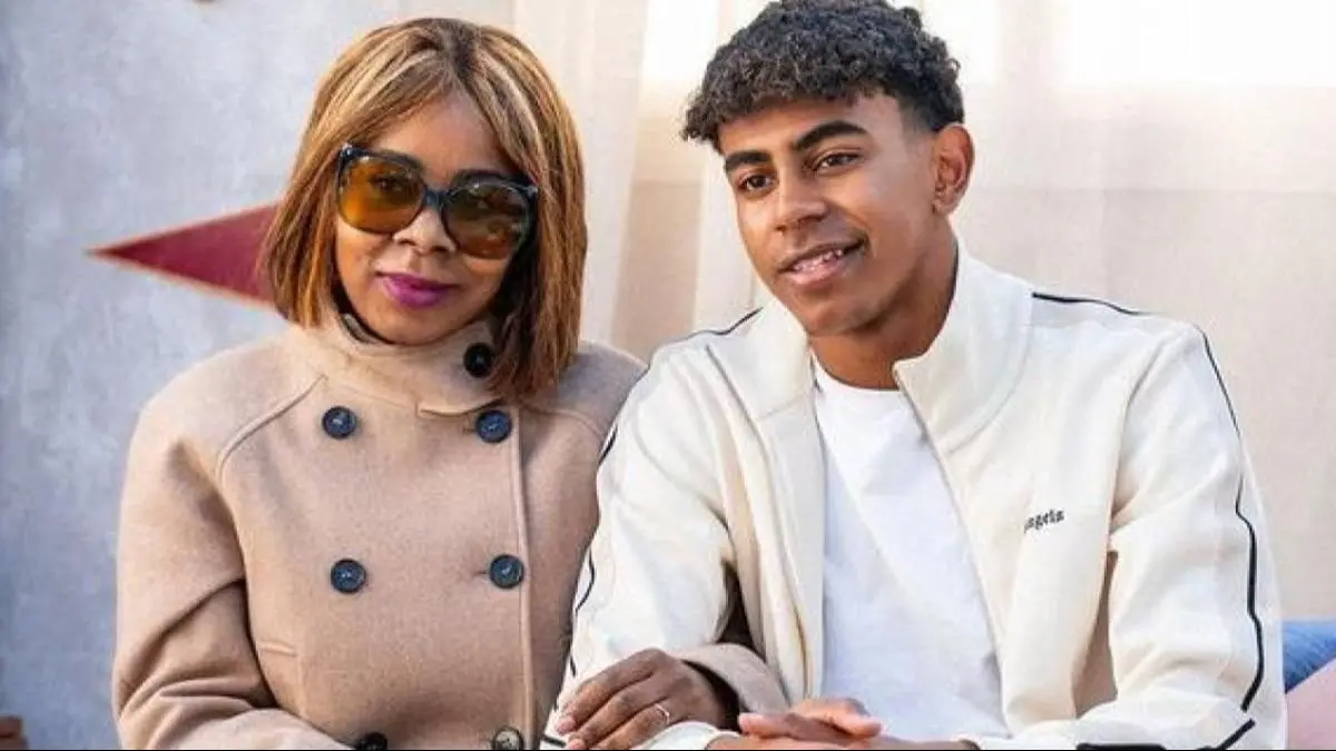 لامین یامال و مادرش 