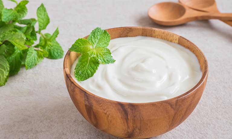 Benefits-of-consuming-yogurt-at-night-0