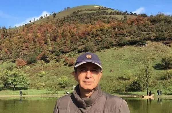 پدر مینو آزرمگین