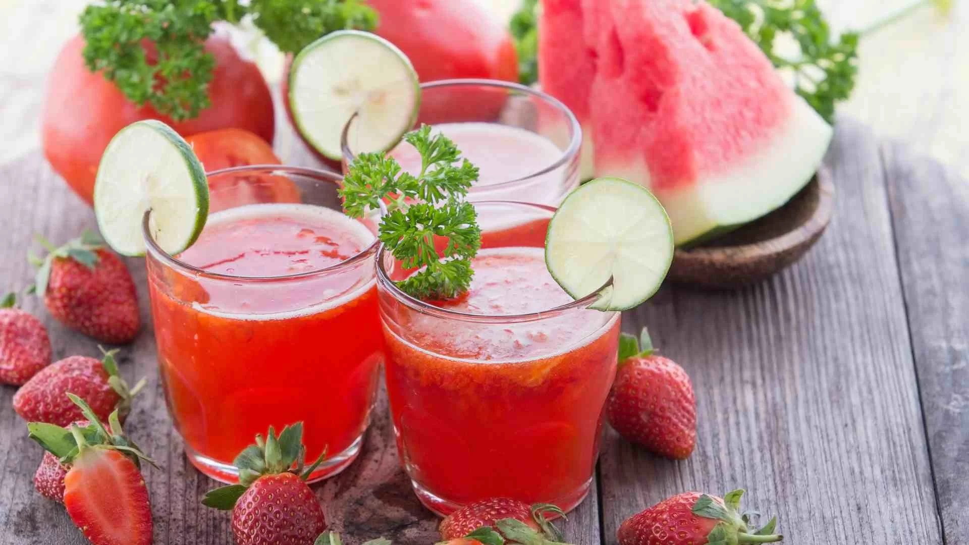 اسموتی هندوانه و توت فرنگی: طعمی خنک و دلچسب برای روزهای گرم تابستان