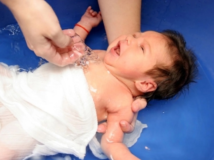 baby-first-bath-2006-istock