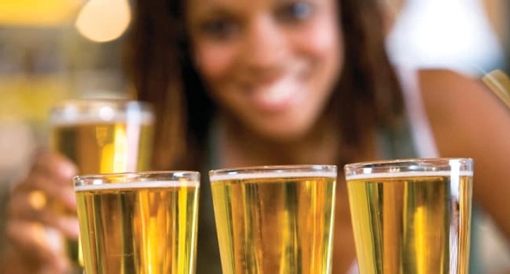 493ss_thinkstock_rf_young_woman_with_glasses_of_beer