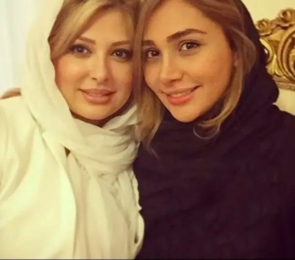  نیوشا ضیغمی و خواهرش