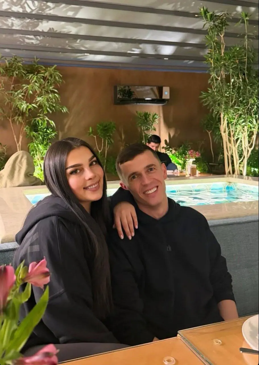 آسانی و همسرش 